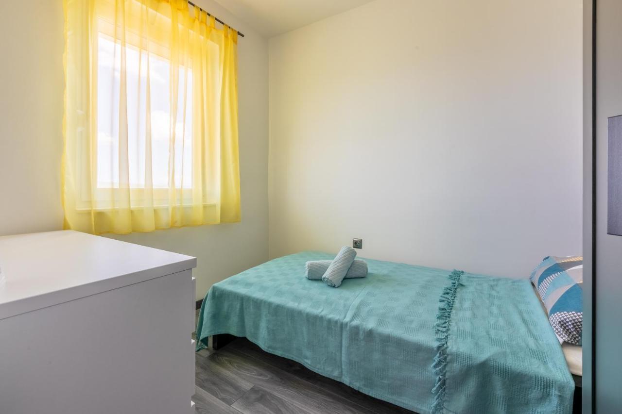 Apartment Pek Crikvenica Exteriör bild