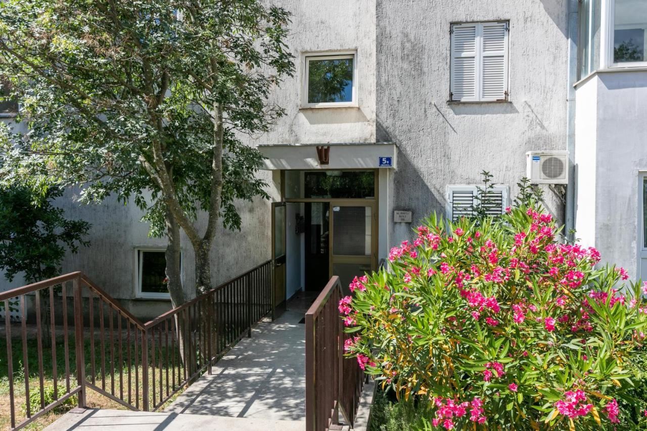 Apartment Pek Crikvenica Exteriör bild